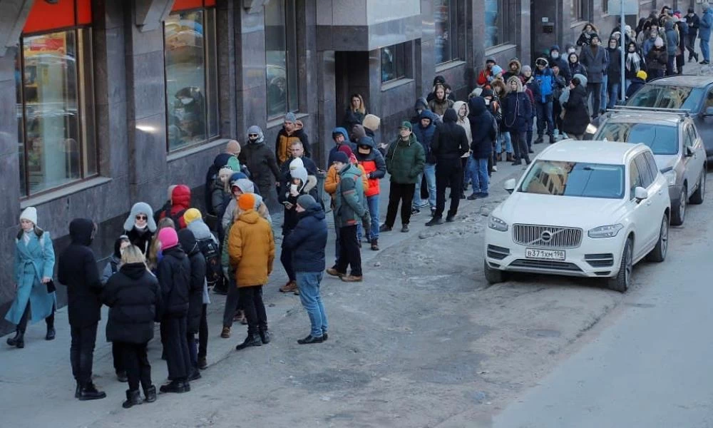 Εισβολή στην Ουκρανία: Capital controls ανακοίνωσε η Ρωσία
